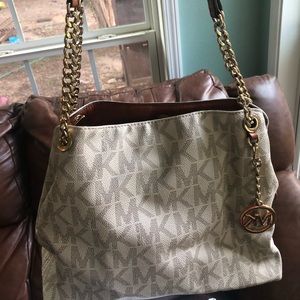 Michael Kors Jet Set Chain Large Shoulder Tote